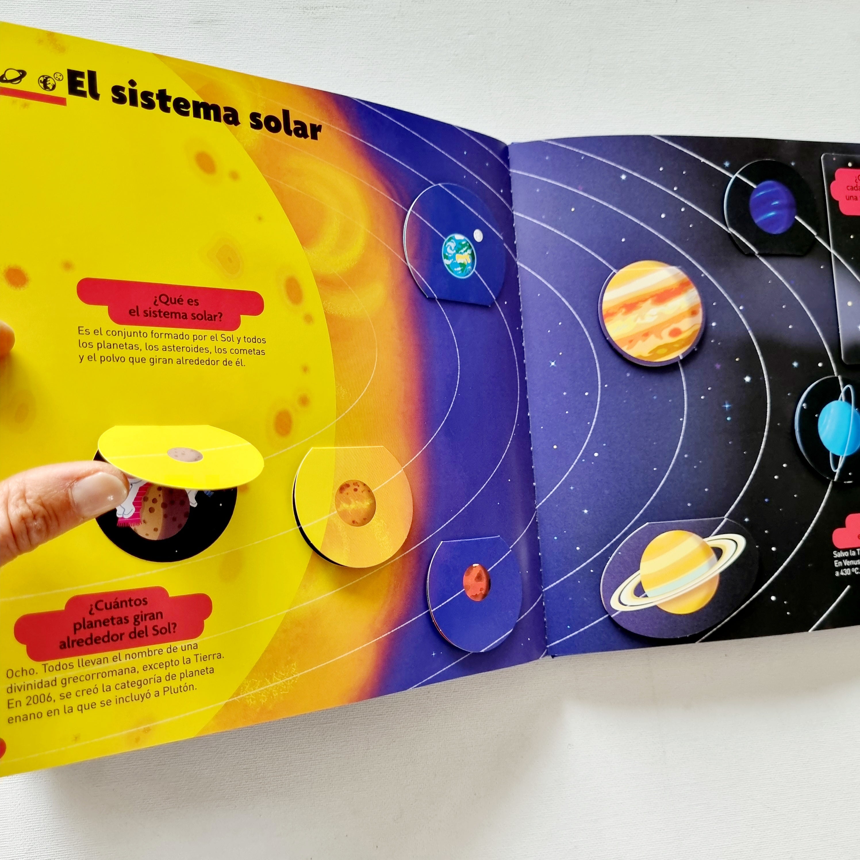 El libro del espacio. Pequeños curiosos El libro del espacio. Pequeños curiosos